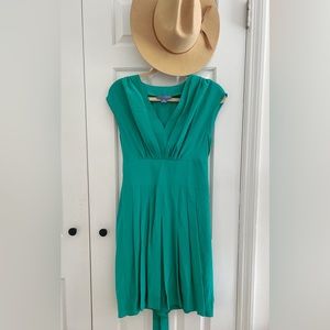 Anthropologie LIL Kelly Green Pleated Tie Back 100% Silk Dress Size Small